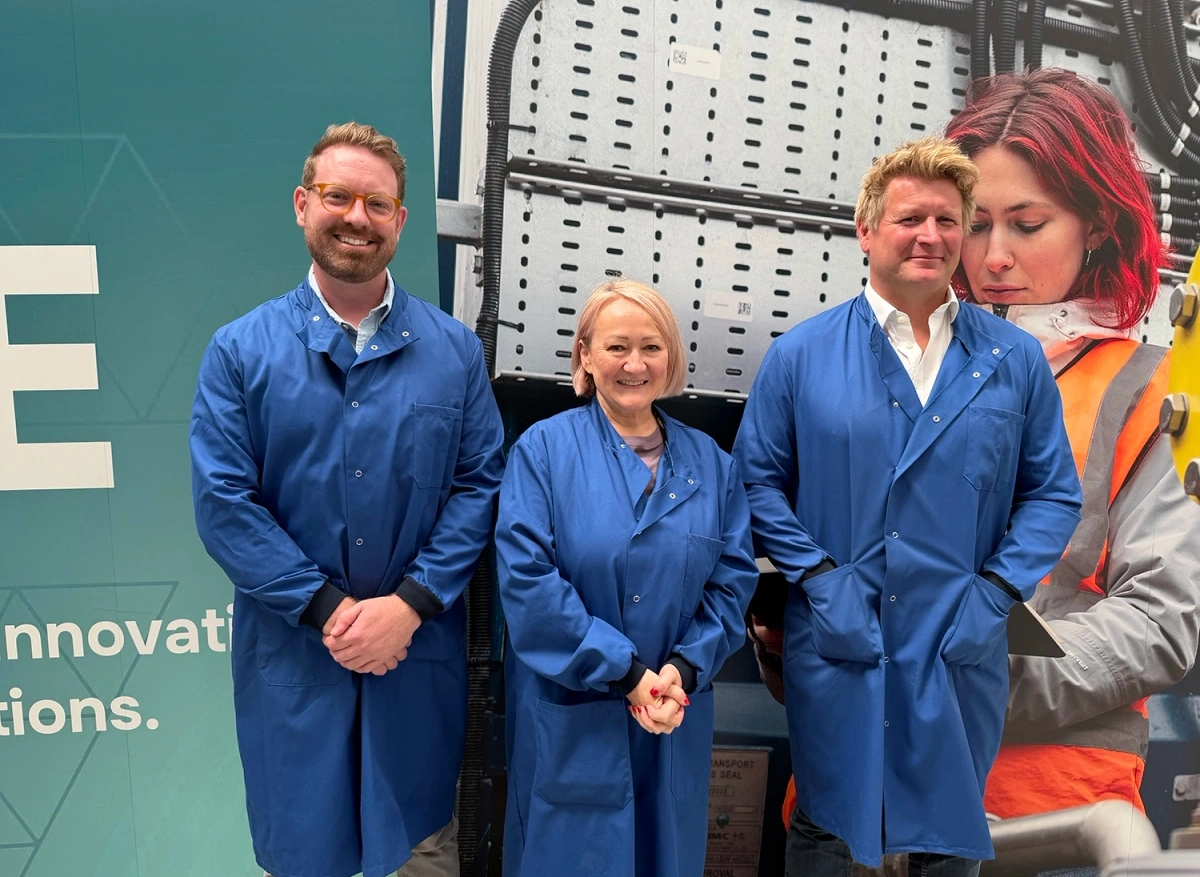Kerry McCarthy MP visit to WASE